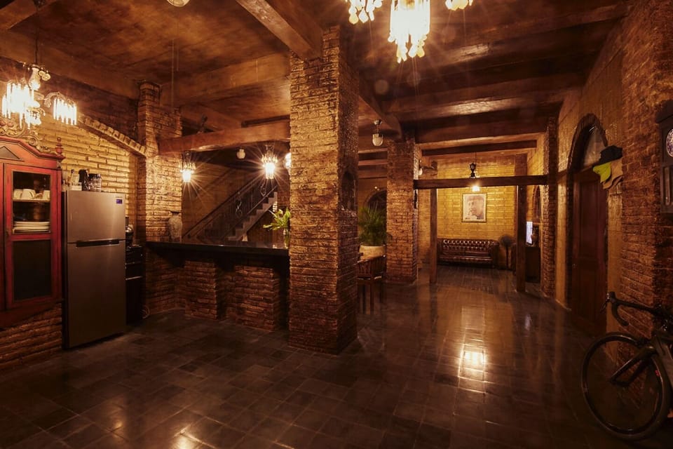 Kitchen, Bar & Dining overlooking the pool. Perfect for working or fun.