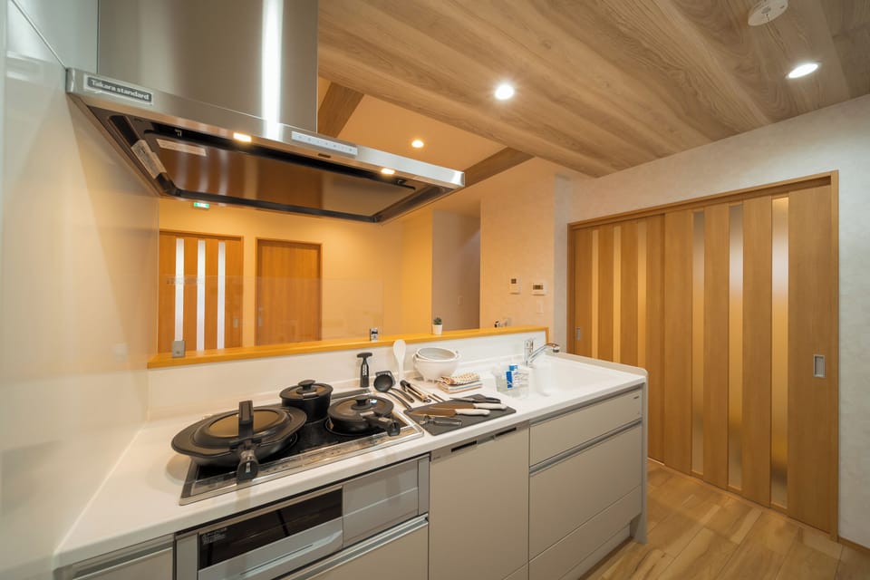 Comfort House, 4 Bedrooms, Non Smoking | Private kitchen | Full-size fridge, microwave, oven, stovetop