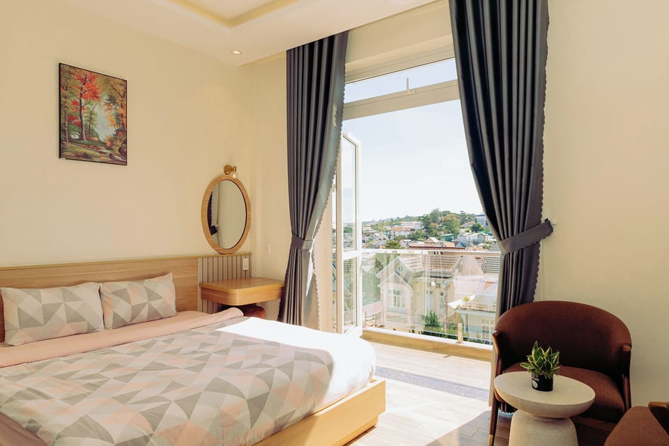 Deluxe Double Room, Balcony, Courtyard View | Blackout drapes, iron/ironing board, free WiFi