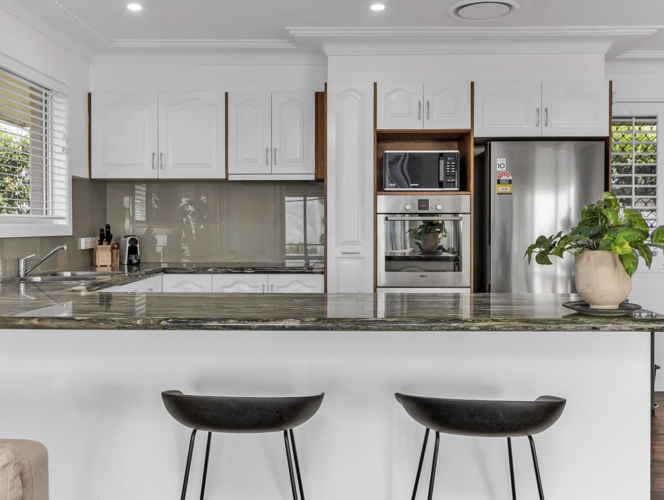 House, 3 Bedrooms, Balcony | Private kitchen | Fridge, microwave, oven, stovetop