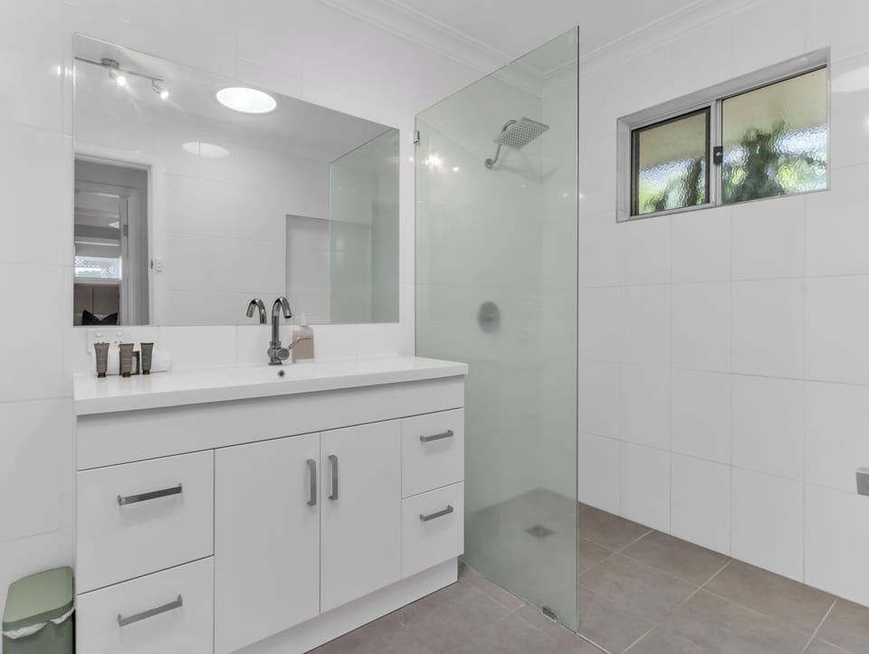 House, 3 Bedrooms, Balcony | Bathroom