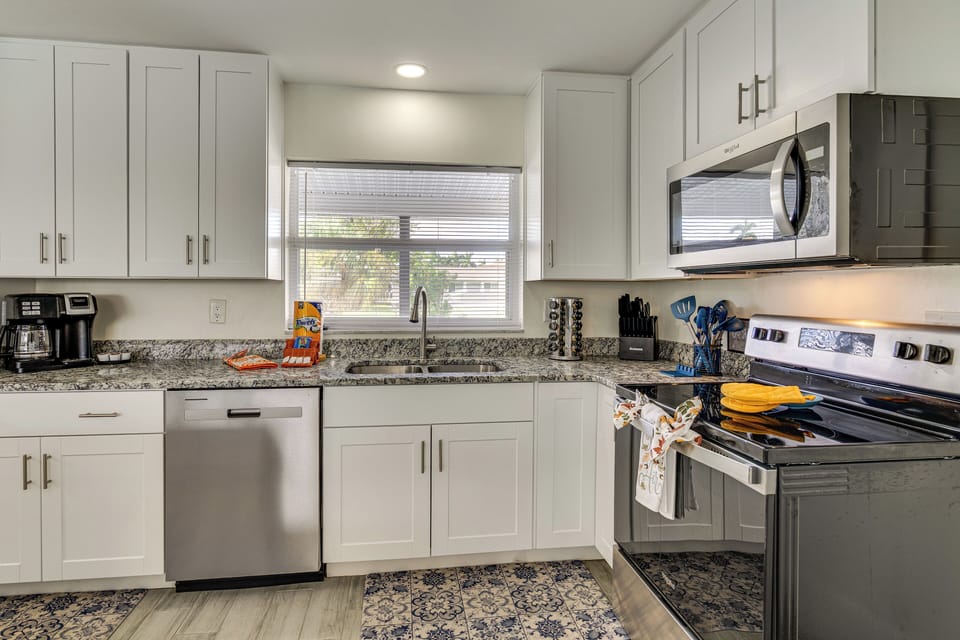 Kitchen | Cooking Basics | Dual Coffee Maker | Microwave | Spices
