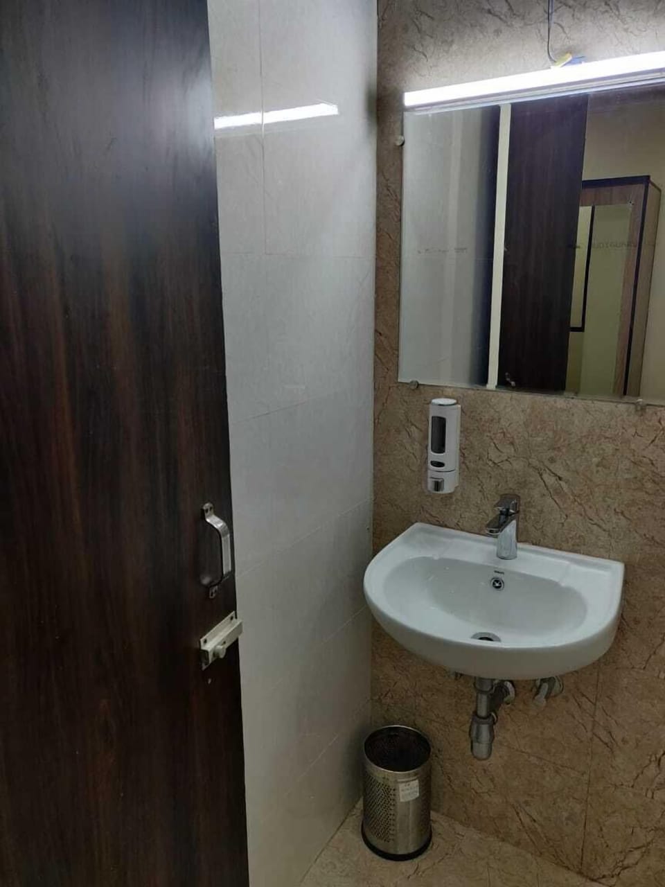 Bathroom sink