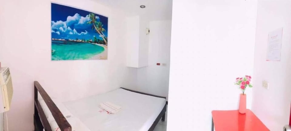 Standard Double Room | Desk