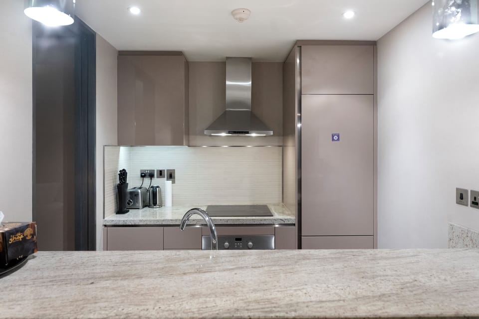 Luxury Studio, City View | Private kitchen