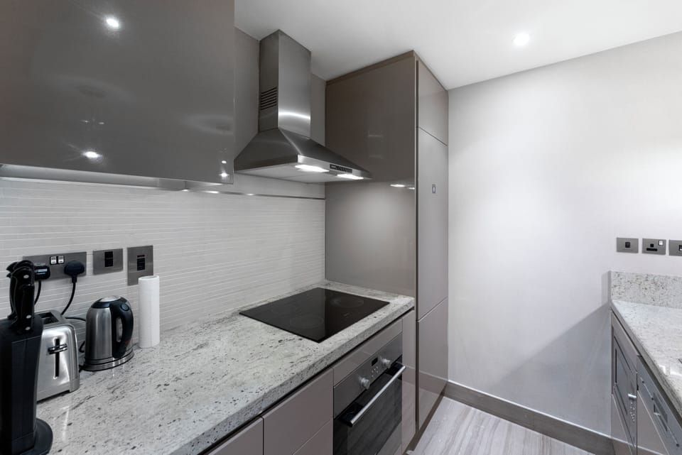 Luxury Studio, City View | Private kitchen