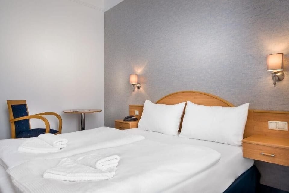 Double Room, Balcony | In-room safe, desk, soundproofing, iron/ironing board