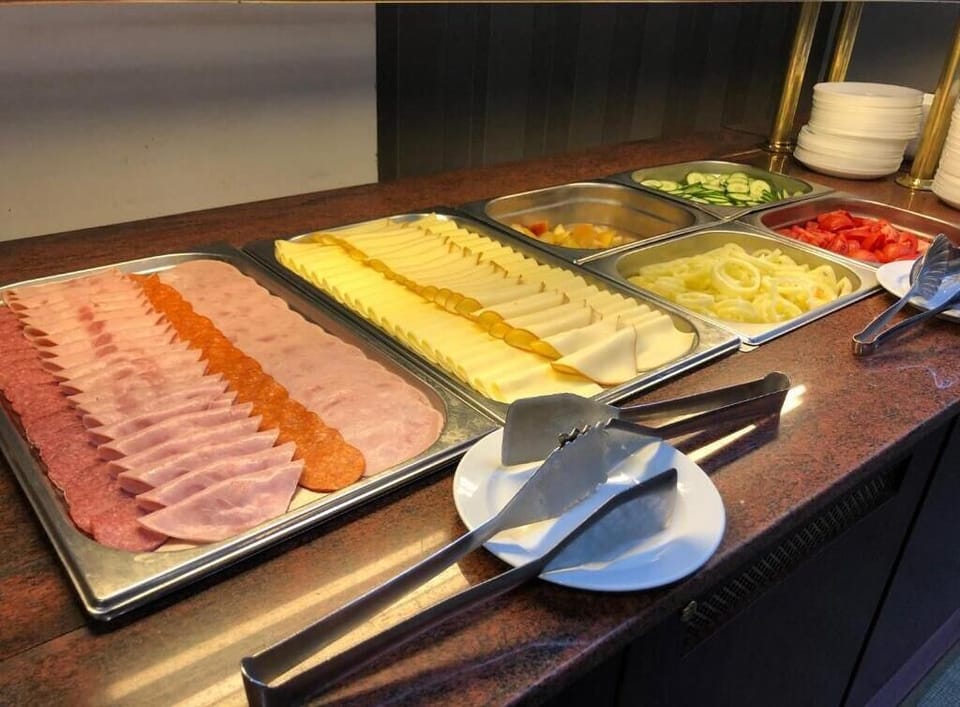 Daily buffet breakfast for a fee
