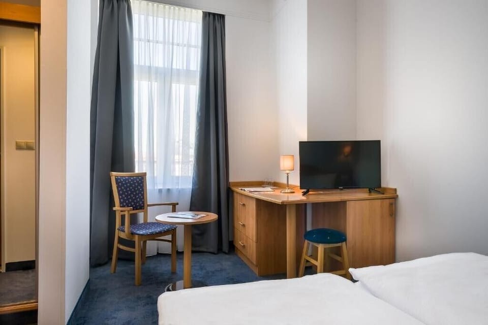 Double Room, Balcony | In-room safe, desk, soundproofing, iron/ironing board