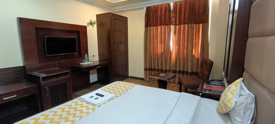 Double Room | Desk, free WiFi, bed sheets
