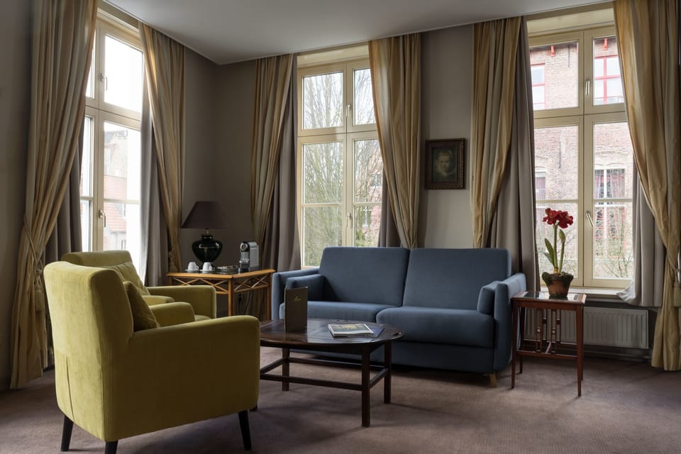 Junior Suite, Non Smoking, Canal View | Living area | Flat-screen TV