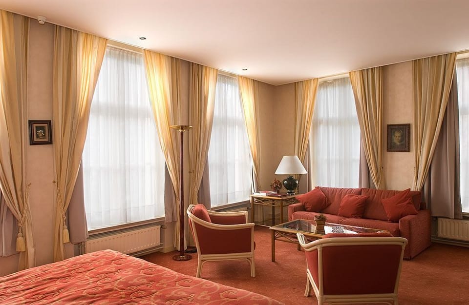 In-room safe, desk, iron/ironing board, free WiFi