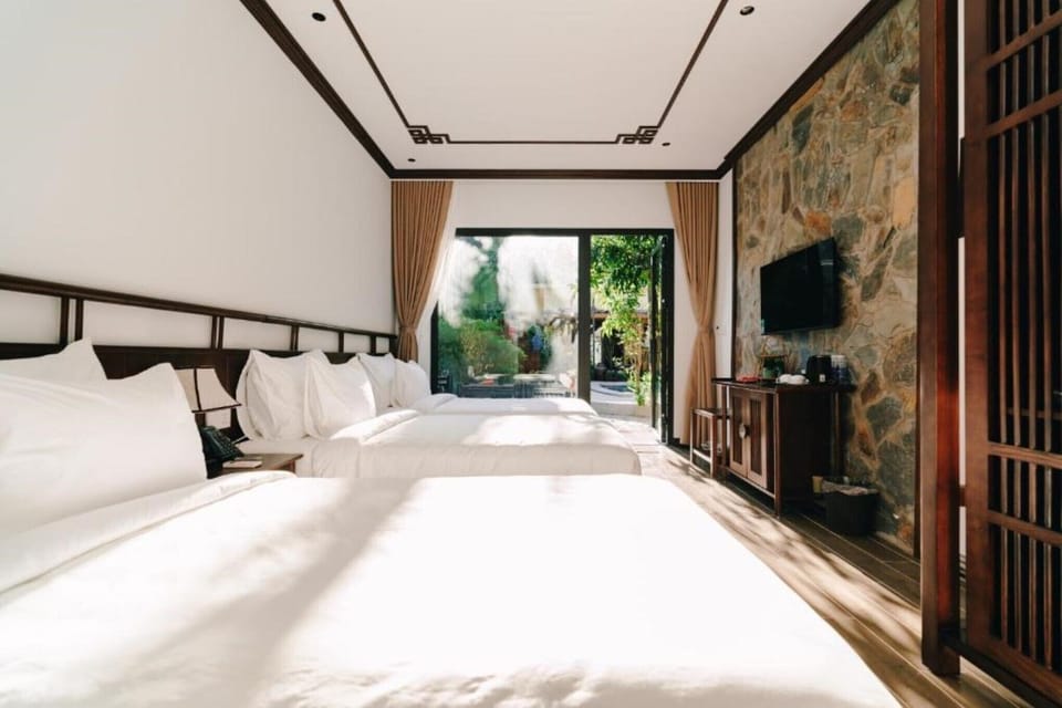 Premium bedding, Select Comfort beds, minibar, desk