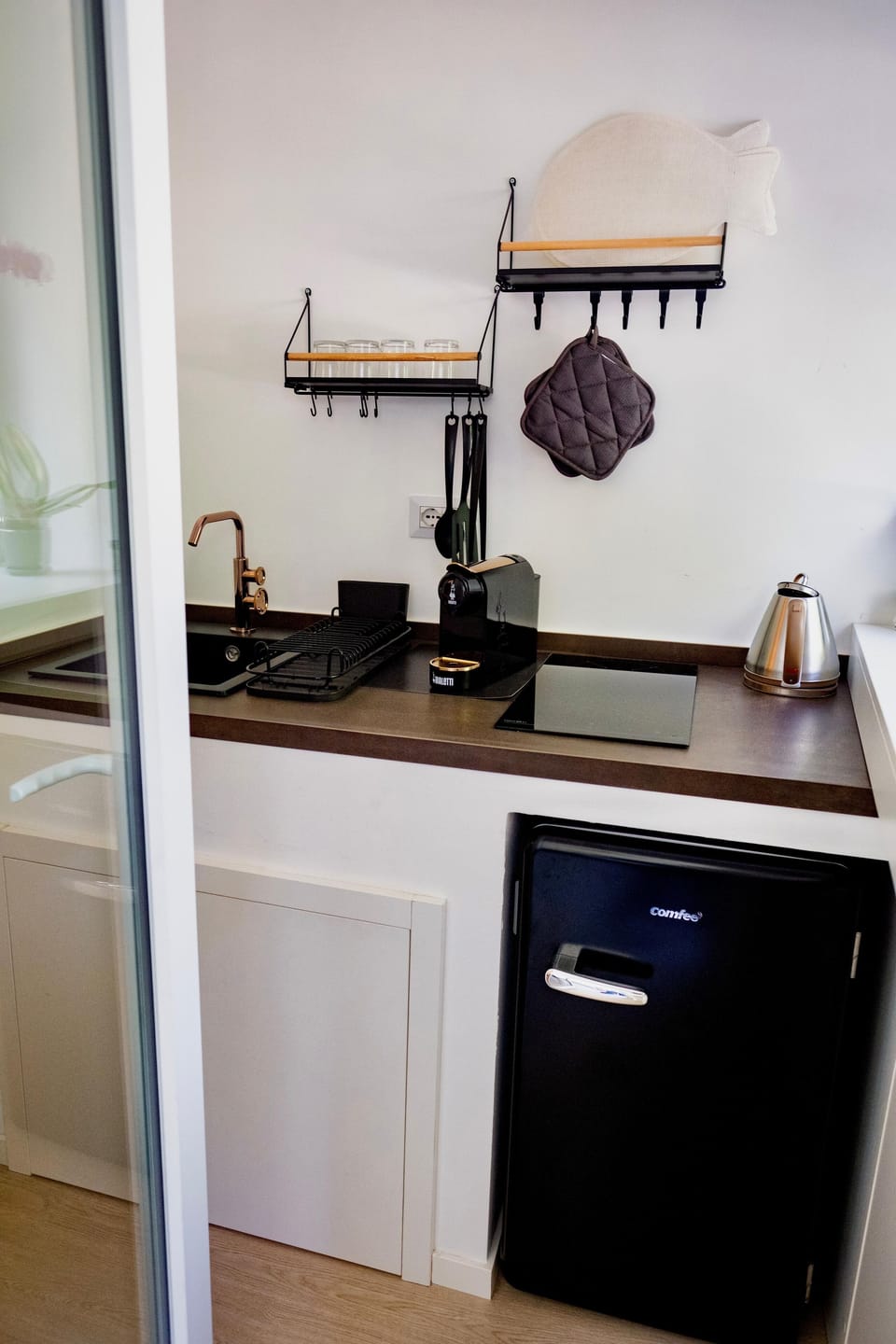 Superior Studio Suite | Private kitchen | Espresso maker, coffee/tea maker, cleaning supplies