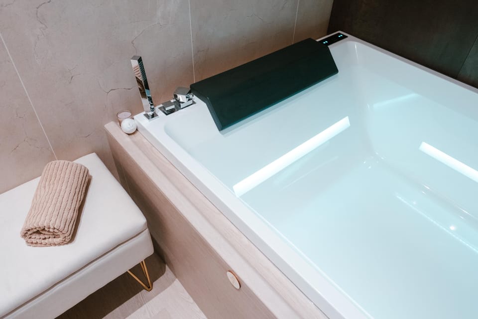 Superior Studio Suite | Private spa tub