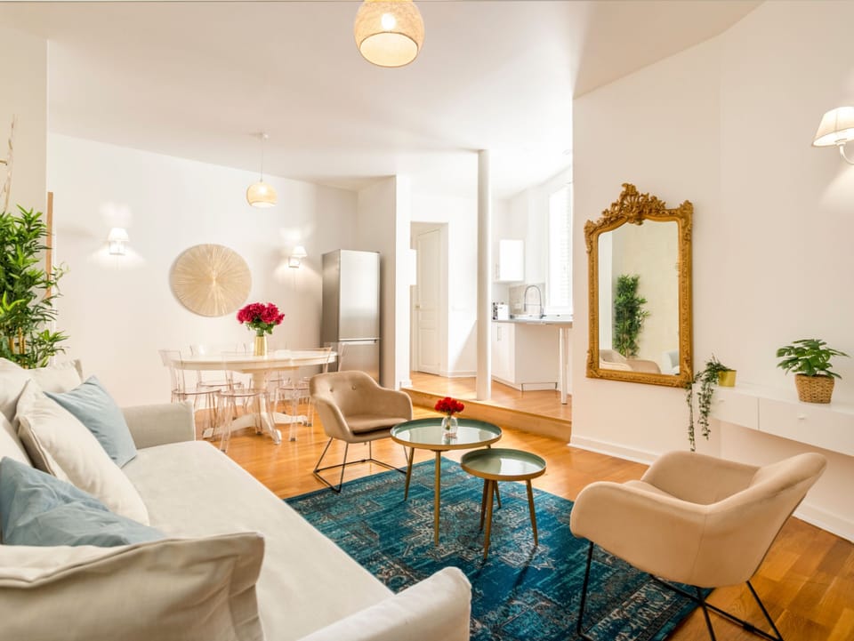 Apartment, City View | Living area | 32-inch Smart TV with cable channels, Netflix, streaming services