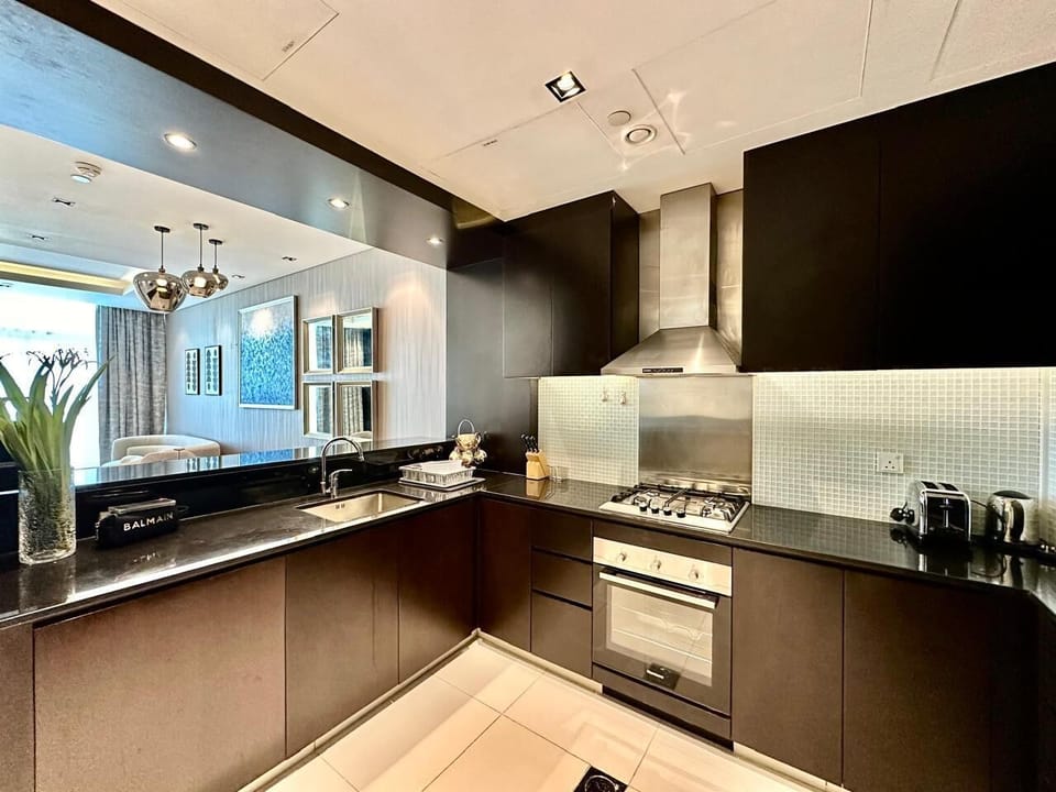 Deluxe Apartment, City View | Private kitchen