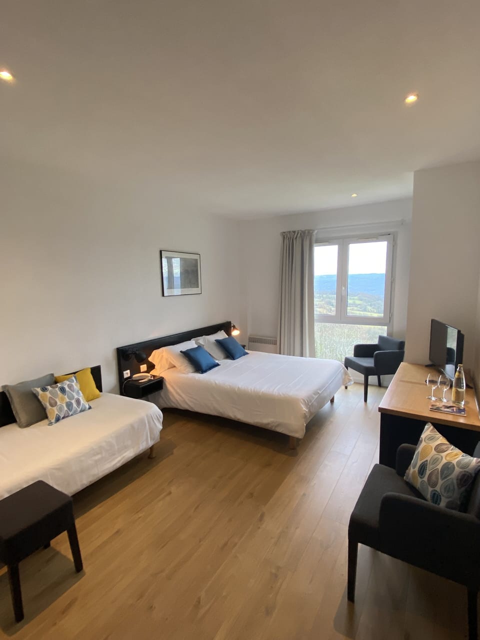 Triple Room | Minibar, desk, free WiFi, wheelchair access