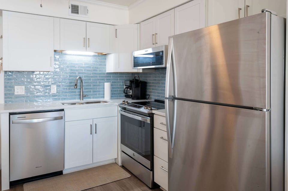 Modern Kitchen with Quartz Counters