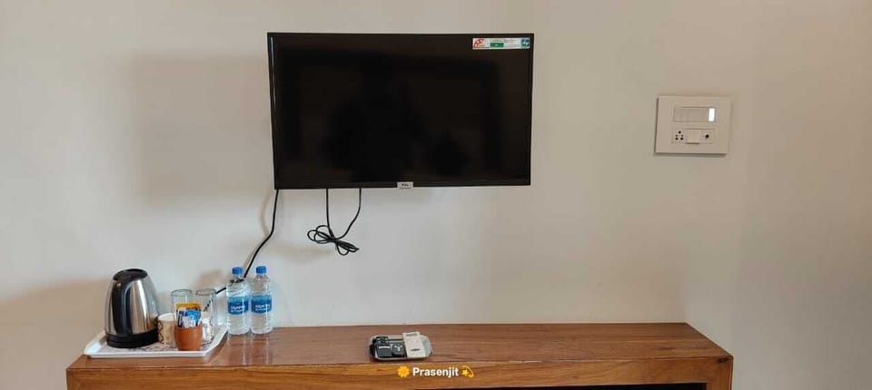 Desk, free WiFi