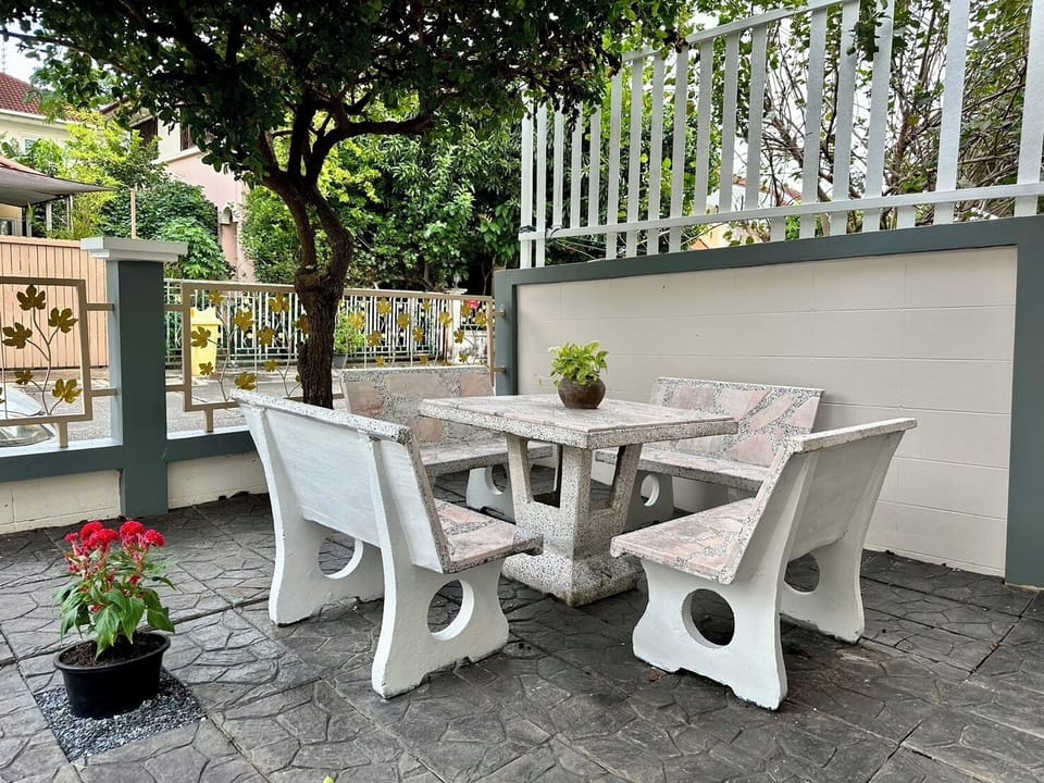 Outdoor dining area, chilling area