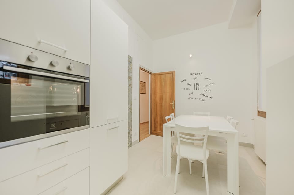 Comfort Condo, City View | Private kitchen | Fridge, microwave, oven, stovetop
