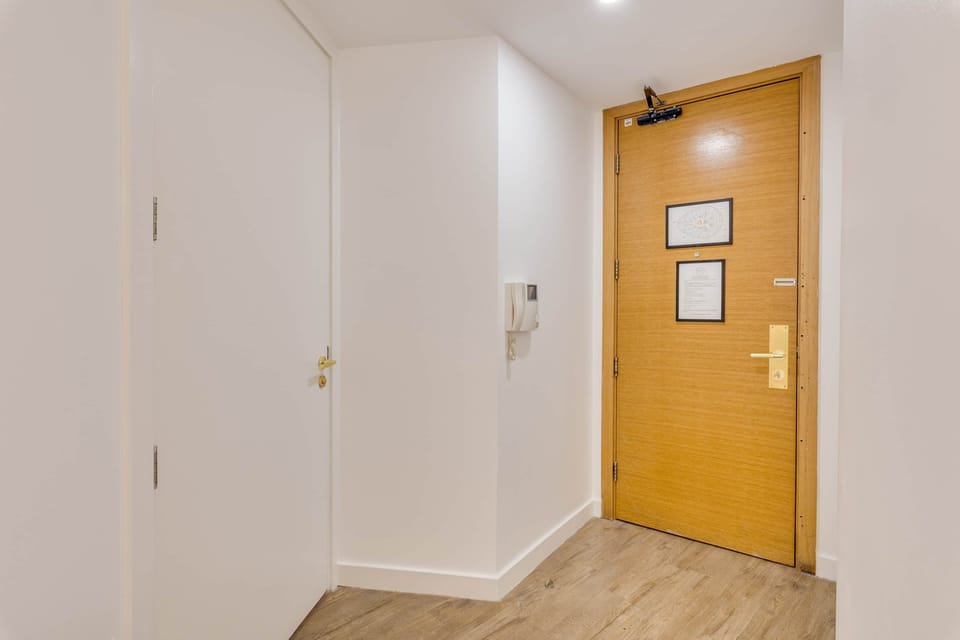 Apartment 404