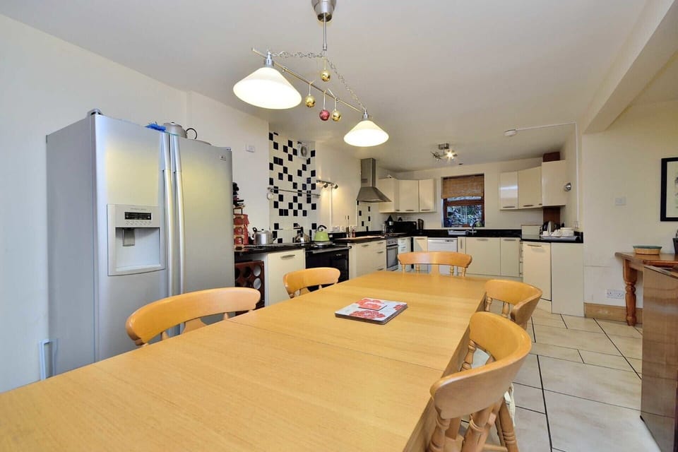 Family House, 5 Bedrooms, Pets Allowed, Garden View | Private kitchen | Electric kettle, toaster, highchair