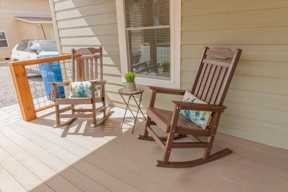 Minnie's Front Porch 2