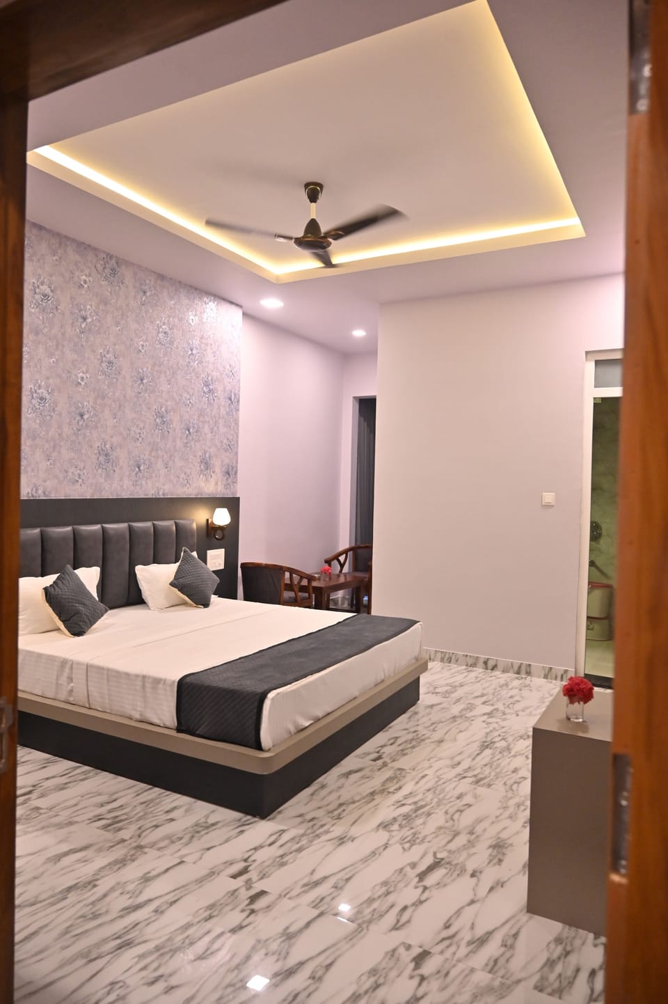 Deluxe Double Room, Mountain View | Desk, WiFi (free)