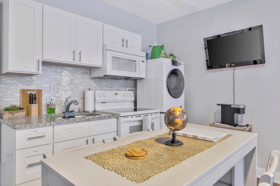Compact but mighty! Fully equipped kitchen for all your meal prep needs.