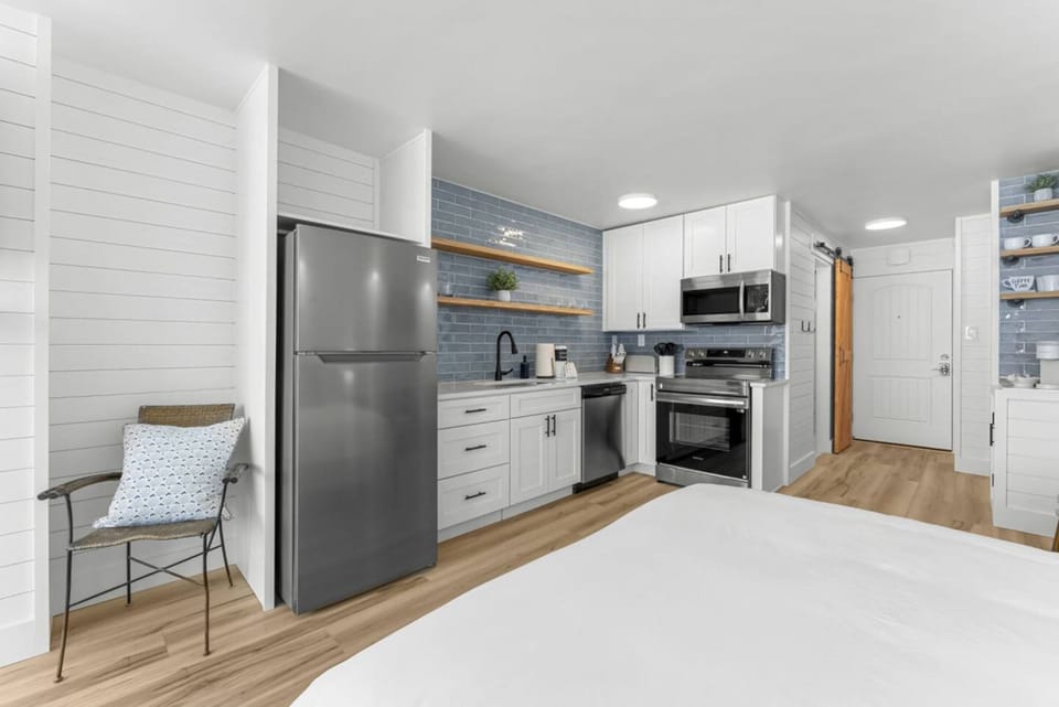 House | 1 bedroom, desk