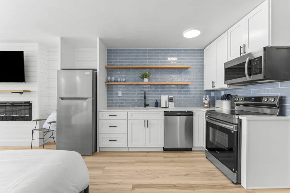House | 1 bedroom, desk