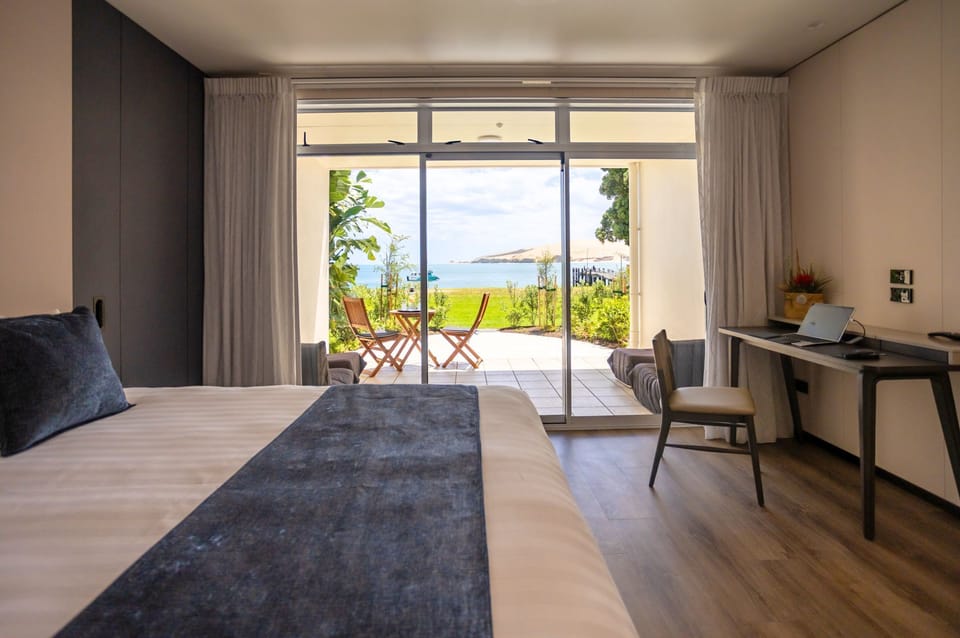 Superior Beachfront King Room | Individually decorated, individually furnished, soundproofing, free WiFi