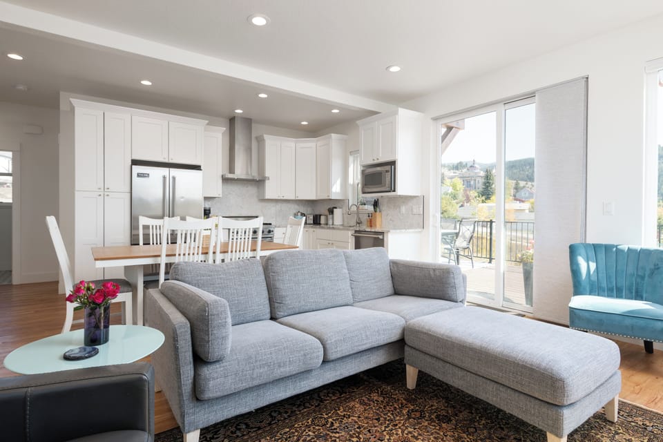 Cozy yet modern living room with lots of seating. Smart TV and Fireplace. 