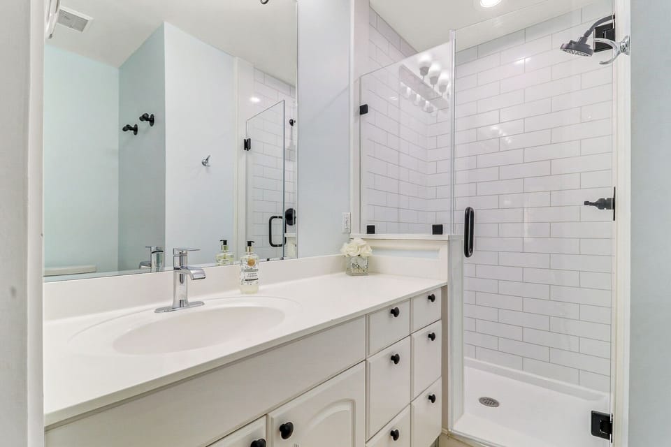 1 Indigo Lane | Bedroom 4 ensuite full bathroom - 1 Indigo Lane | Bedroom 4 ensuite full bathroom