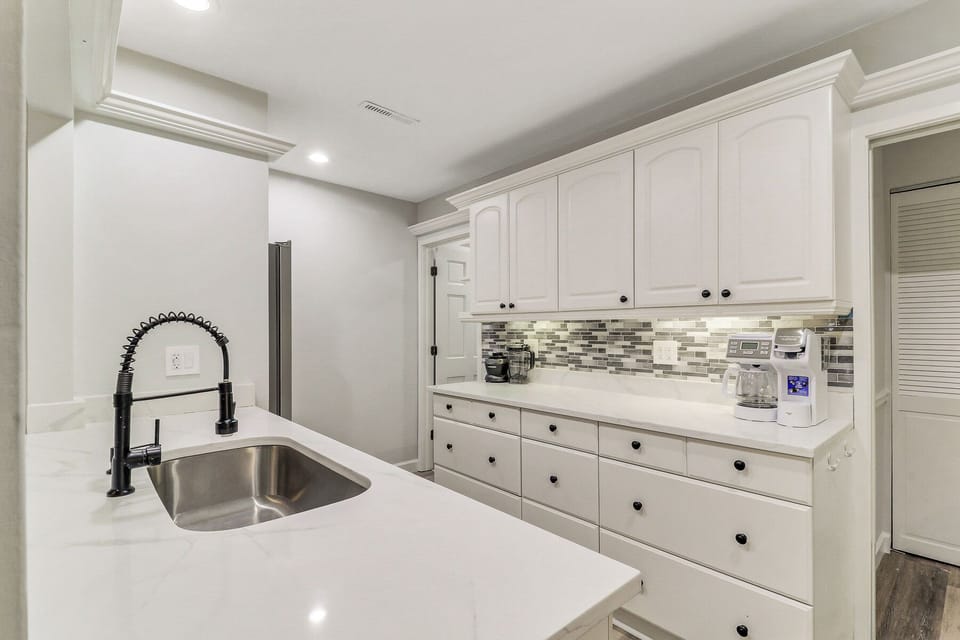 1 Indigo Lane | Stunning newly renovated kitchen - 1 Indigo Lane | Stunning newly renovated kitchen