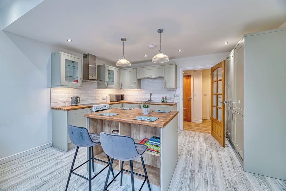 Standard Apartment, 1 Bedroom, Non Smoking | Private kitchen | Electric kettle