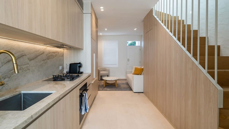 Full kitchen image 2