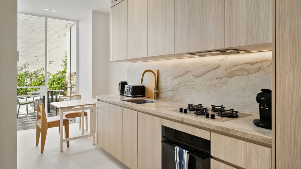 Full kitchen image 5