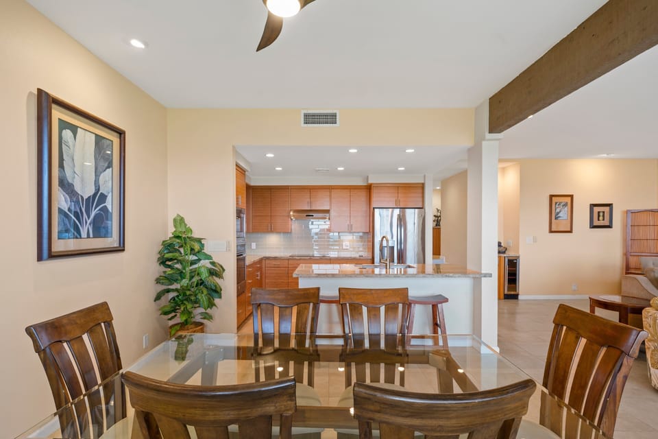 Condo, 2 Bedrooms | Dining