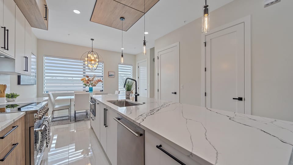 Townhome, 2 Bedrooms | Private kitchen | Fridge, oven, coffee/tea maker, toaster
