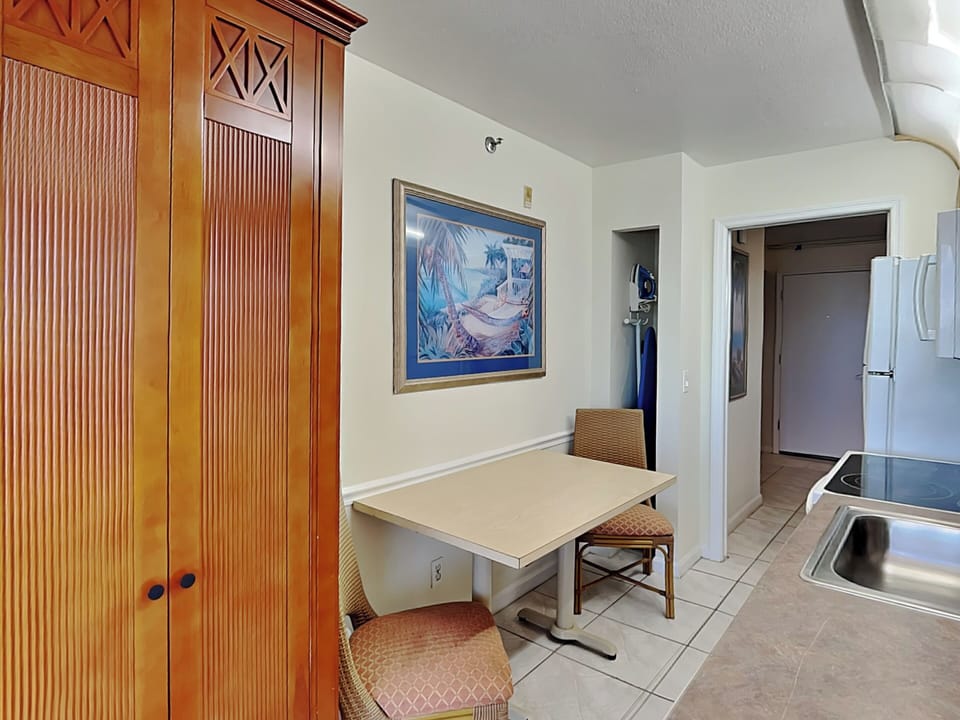 Dining Area - Seating for Two