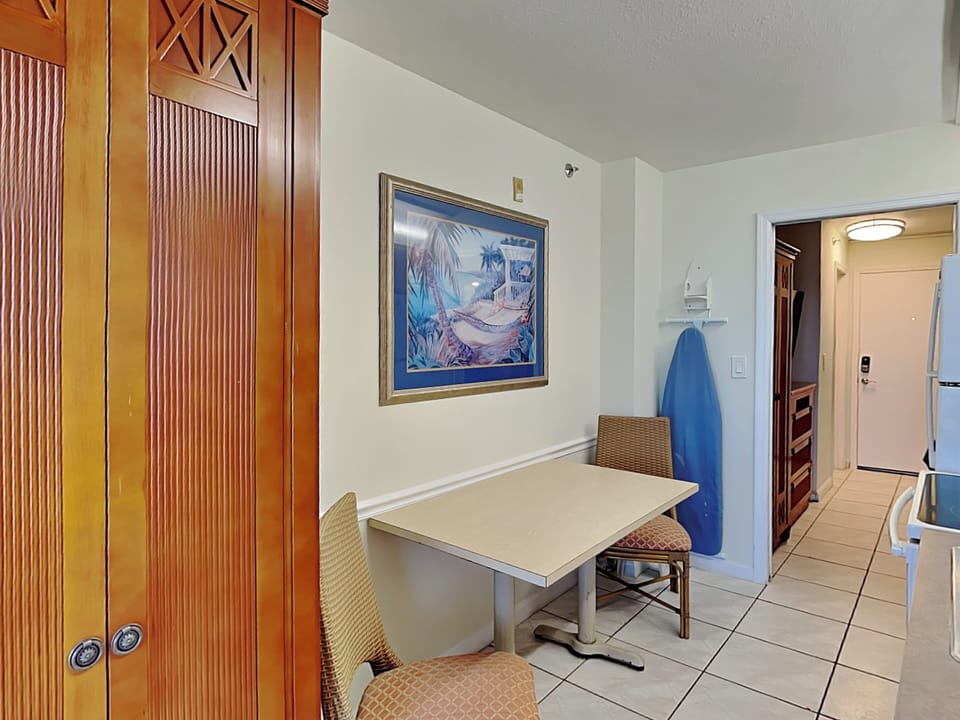 Dining Area - Seating for Two
