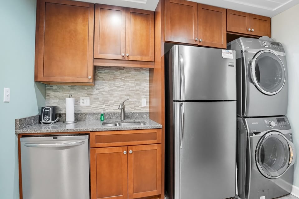 In-Unit Laundry and Extra Kitchen Storage - Washer and dryer sit beside extra counter space, useful for beach towels, groceries, and longer stays.