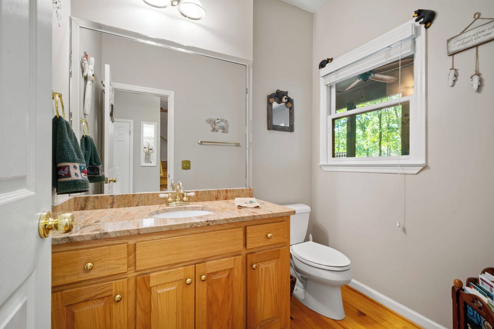 Cozy Mountain Getaway - Entry Level Half Shared Bathroom