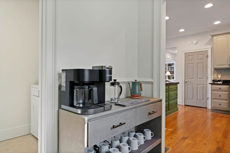 Thrush Turn Manor - Entry Level Fully Equipped Kitchen
