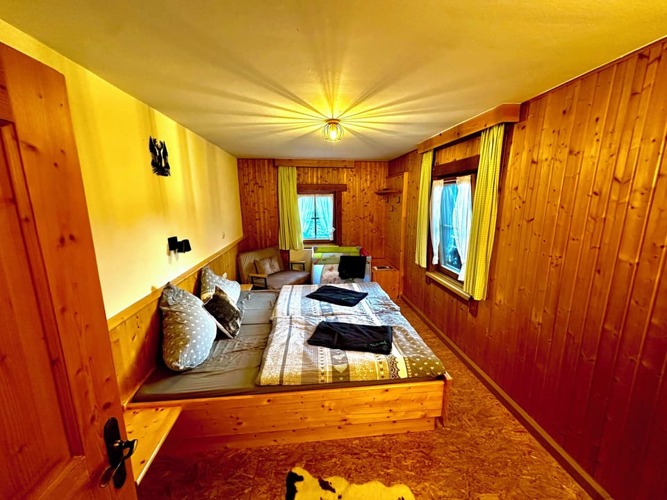 Basic Quadruple Room, Mountain View | Free WiFi, bed sheets