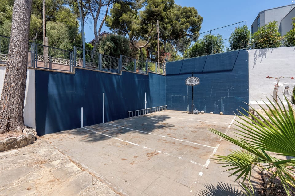 Sport court