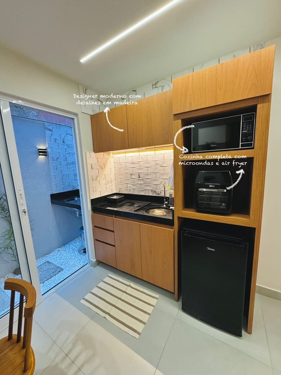 Comfort Studio, Multiple Beds, Balcony, Beach View | Private kitchen | Mini-fridge, microwave, oven, cookware/dishes/utensils